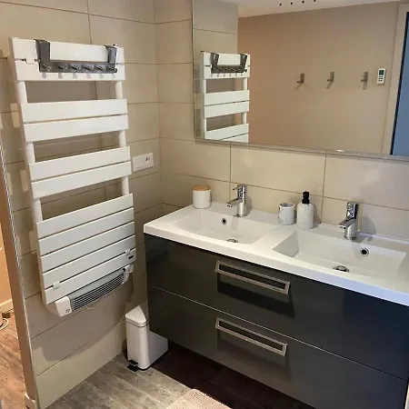 Le Vivier, Elegante Maison Familiale Avec Πανσιόν 4*